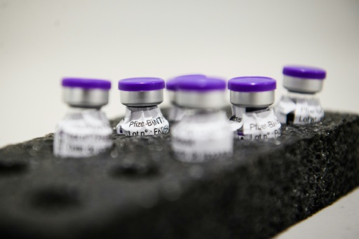 Des doses de vaccin Pfizer/BioNTech contre le Covid-19 dans un centre social à Septeme-Les-Vallons, près de Marseille, le 12 janvier 2022
