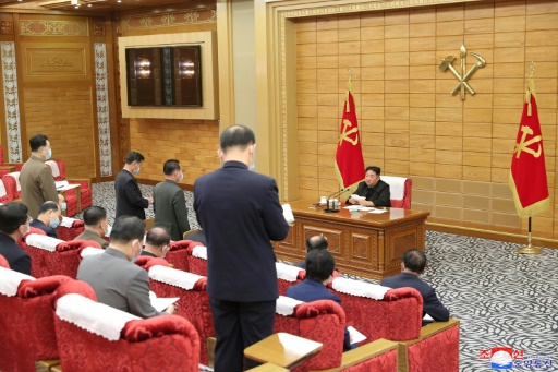 Kim Jong Un annonce des mesures pour lutter contre le coronavirus à Pyongyang, le 14 mai 2022
