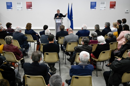 Le président de la région Hauts de France Xavier Bertrand, candidat à la présidentielle 2022, lors d'une réunion publique à Dole, dans le Jura, le 22 octobre 2021
