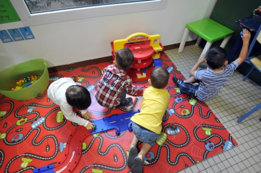 Une proposition de loi veut interdire d’exposer les enfants aux écrans dans les crèches comme chez les assistantes maternelles
